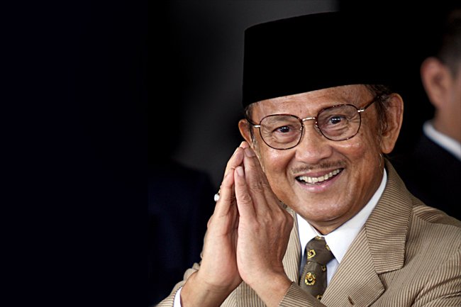 BJ Habibie Layak Diberi Gelar Pahlawan